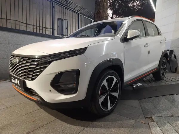 ام وی ام، X33 کراس