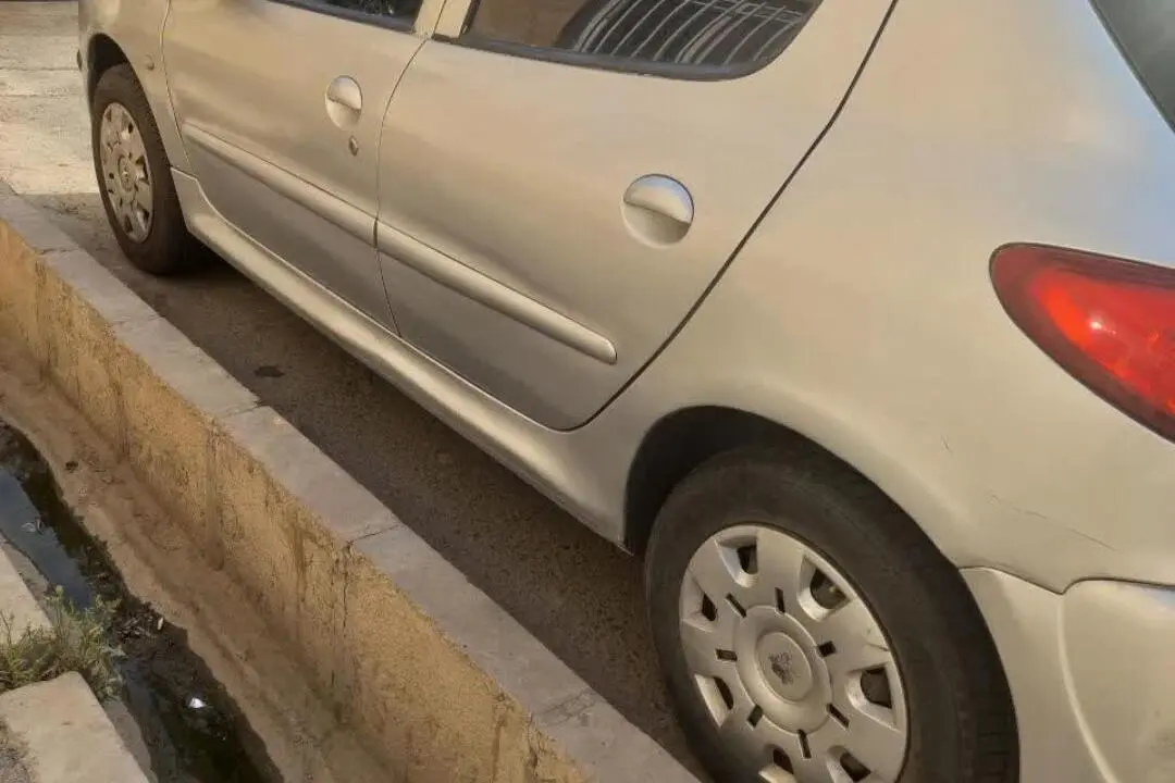 پژو،  206