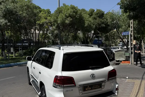 لکسوس  LX