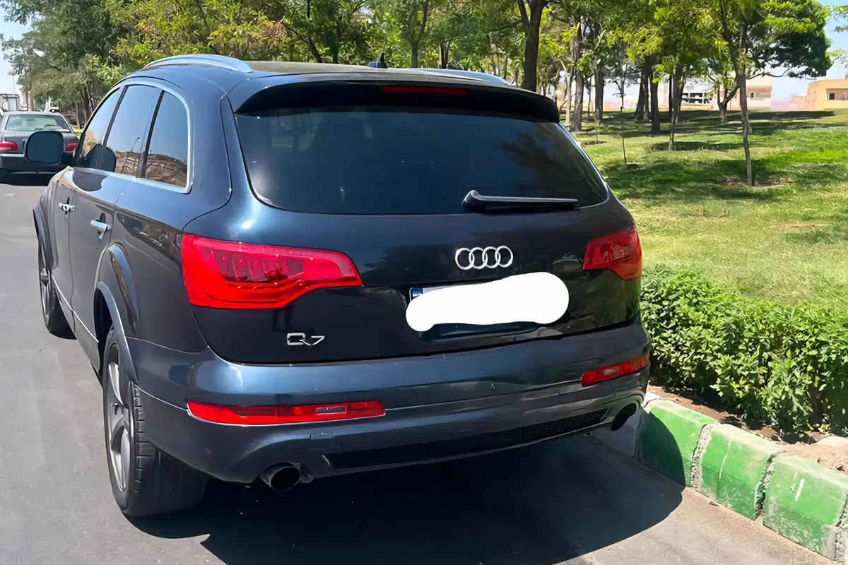 آئودی،  Q7