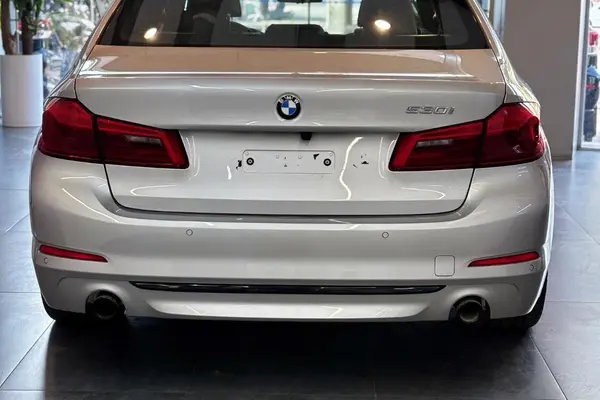 ب ام و، سری 5 سدان