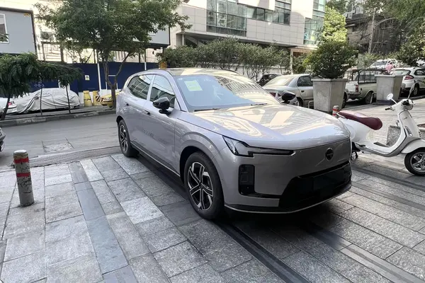 ولوو  XC70
