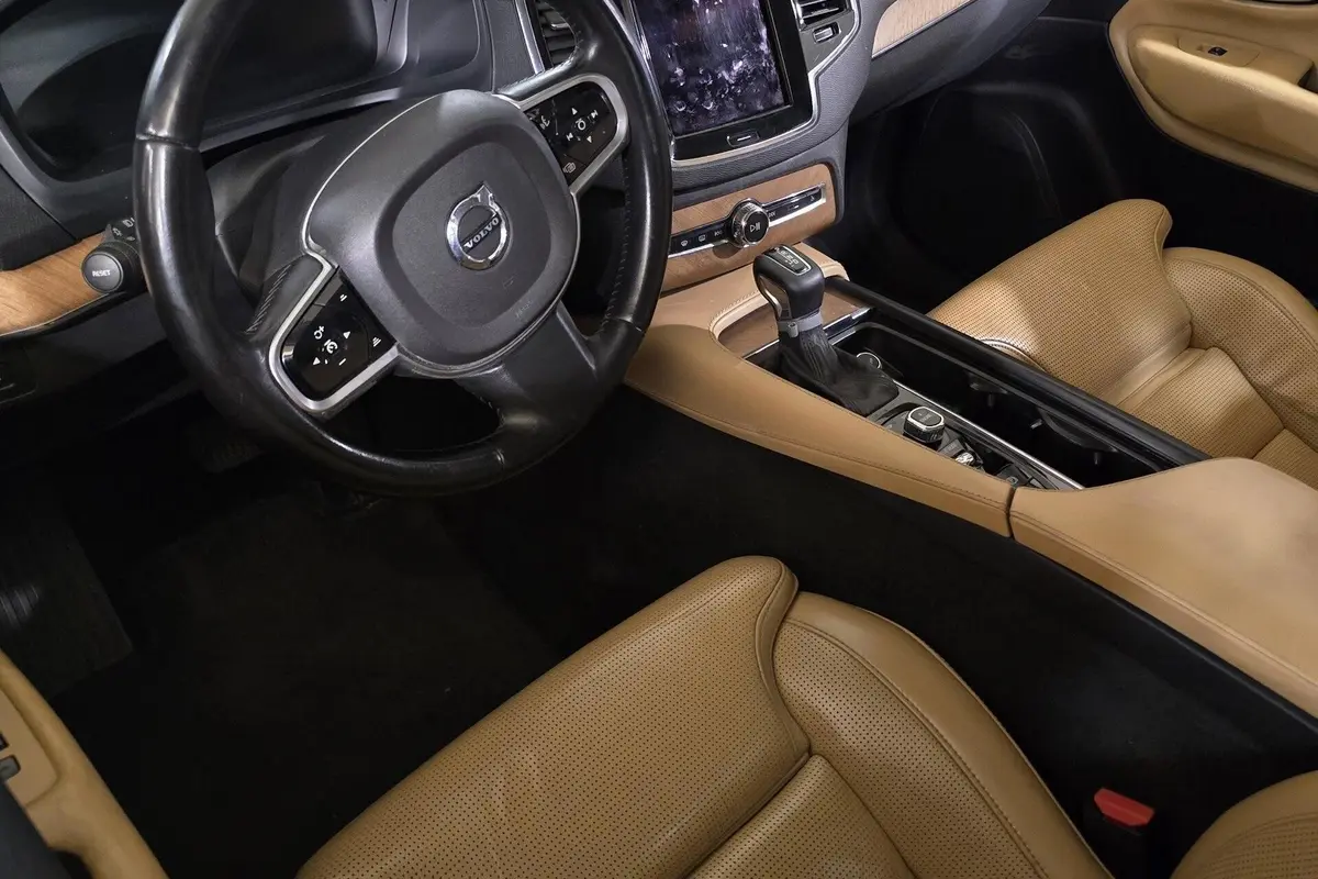 ولوو،  XC90