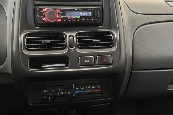 نیسان، رونیز