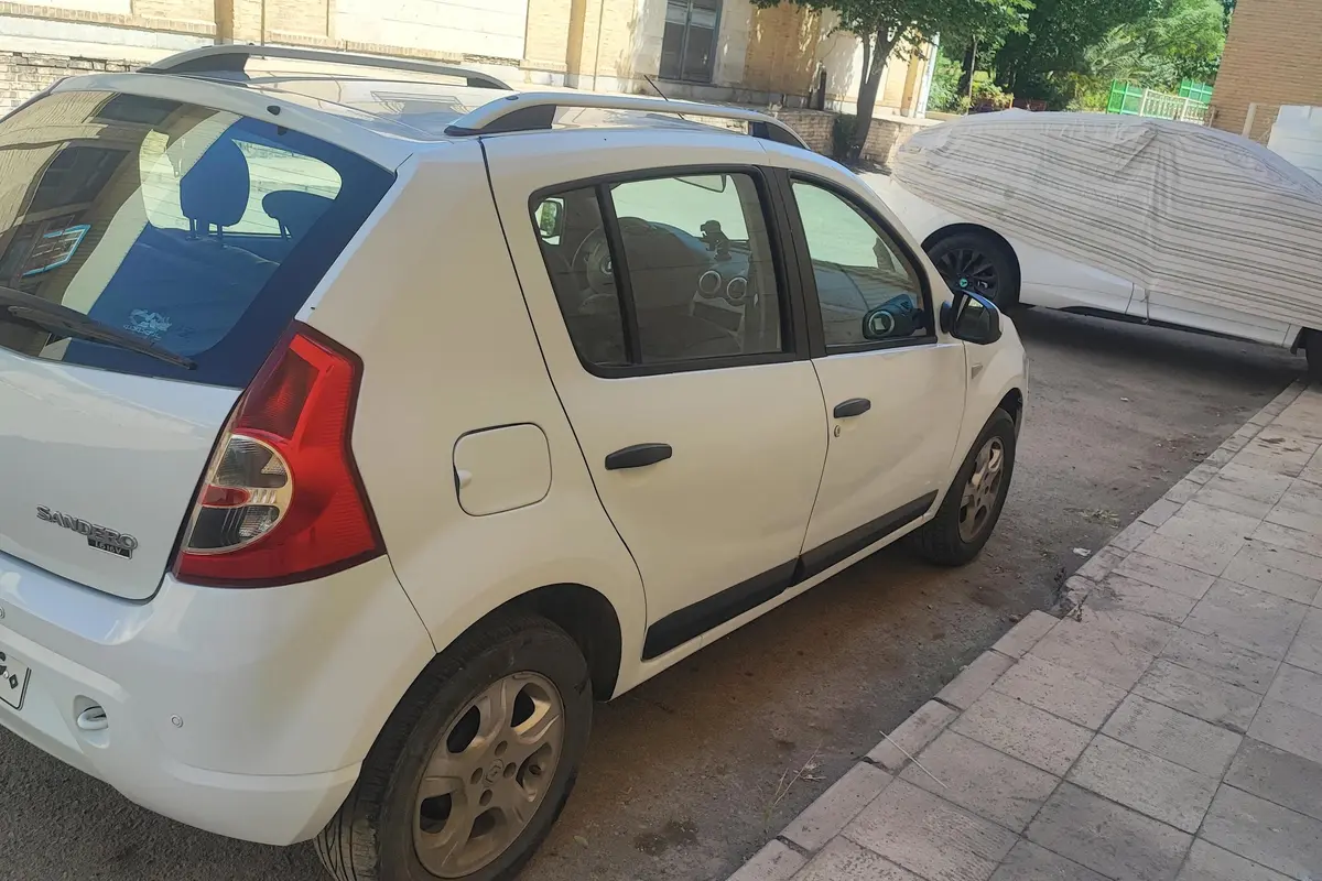 رنو،  ساندرو