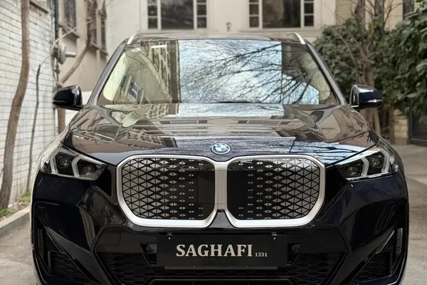 ب ام و  iX1