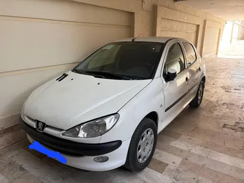 پژو، 206