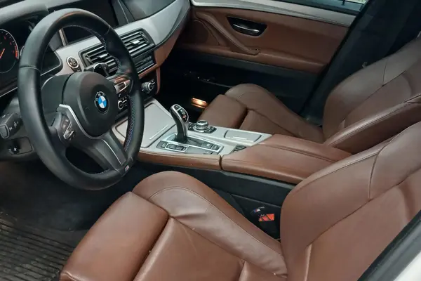 ب ام و، سری 5 سدان