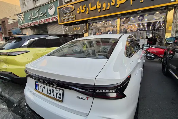 فونیکس، آریزو 8 (Z8)