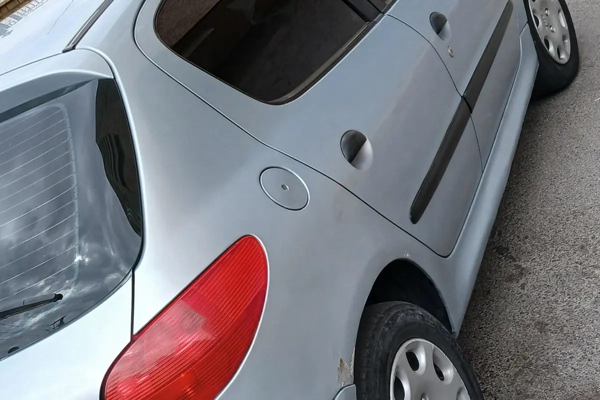 پژو،  206