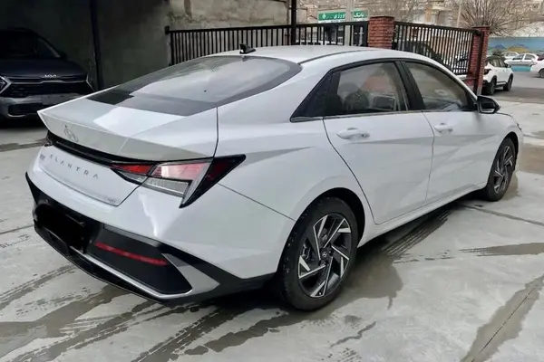 هیوندای، النترا