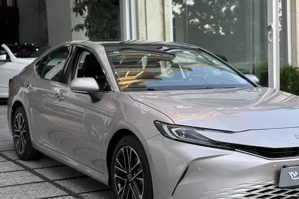 تویوتا  کمری هیبرید