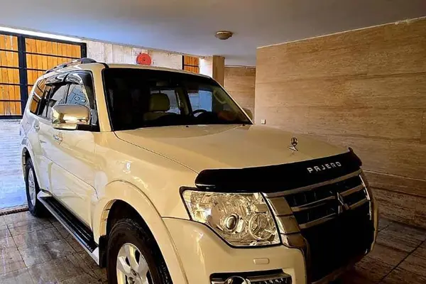 میتسوبیشی، پاجرو چهار در