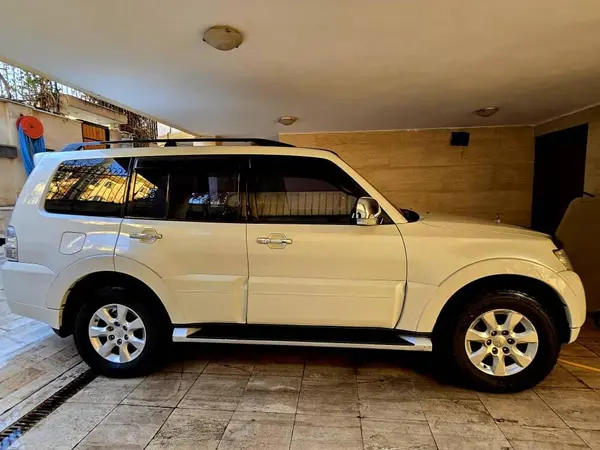 میتسوبیشی، پاجرو چهار در