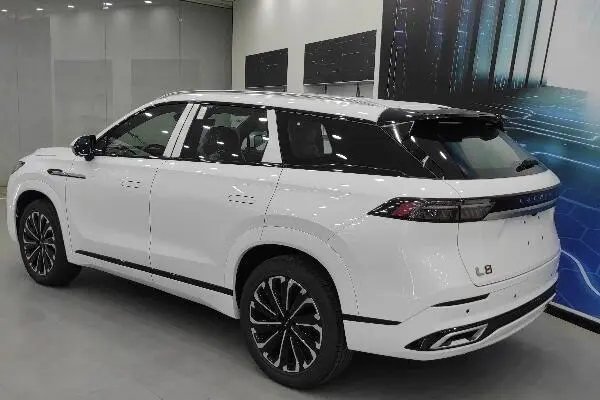 لوکانو  L8