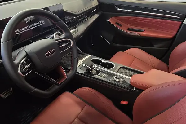 فونیکس، آریزو 6 جی تی (Z6 GT)