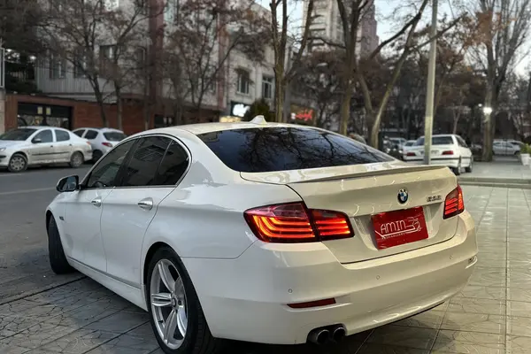 ب ام و، سری 5 سدان