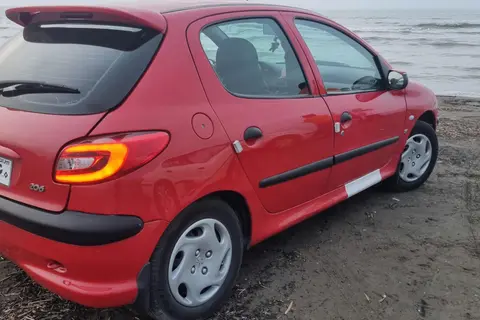 پژو، 206