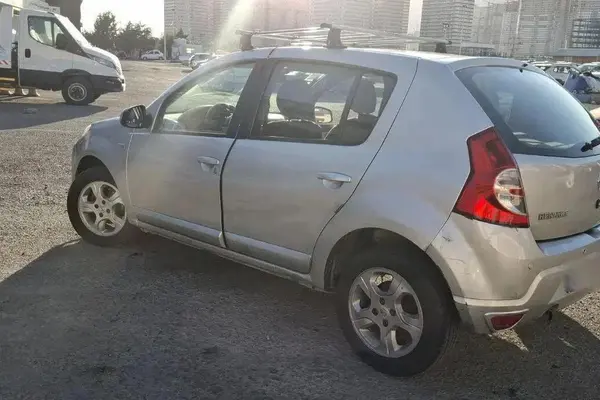 رنو  ساندرو