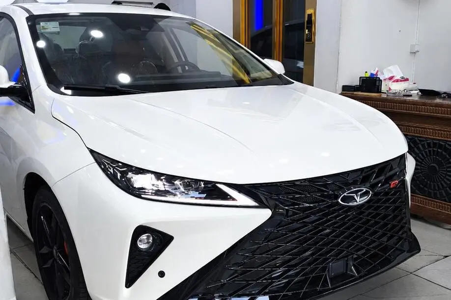 فونیکس،  آریزو 6 جی تی (Z6 GT)