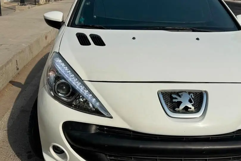 پژو،  207