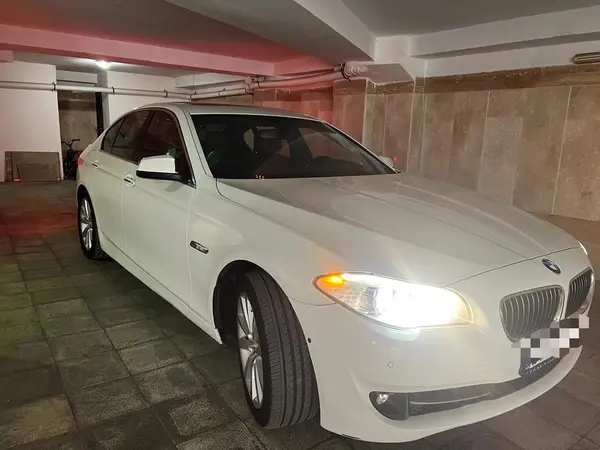 ب ام و، سری 5 سدان