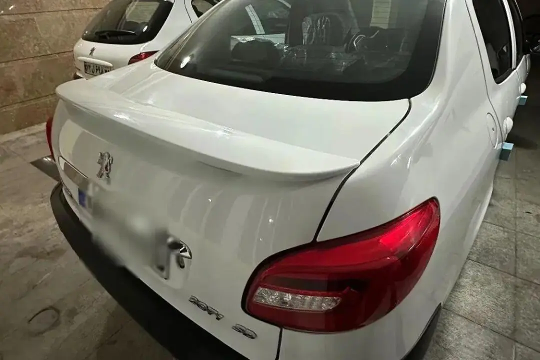 پژو،  207 صندوقدار