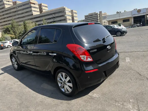 هیوندای  i20