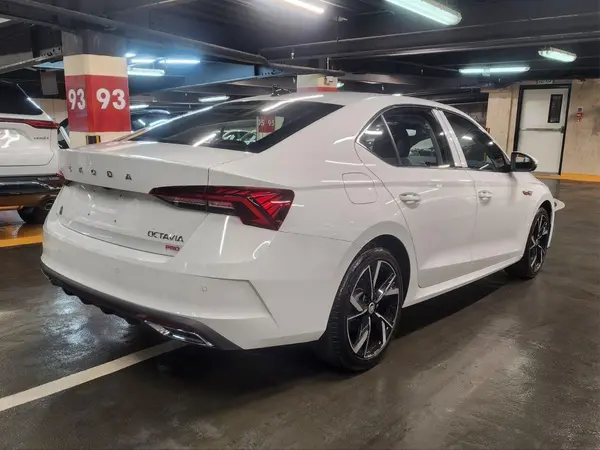 اشکودا، اوکتاویا پرو