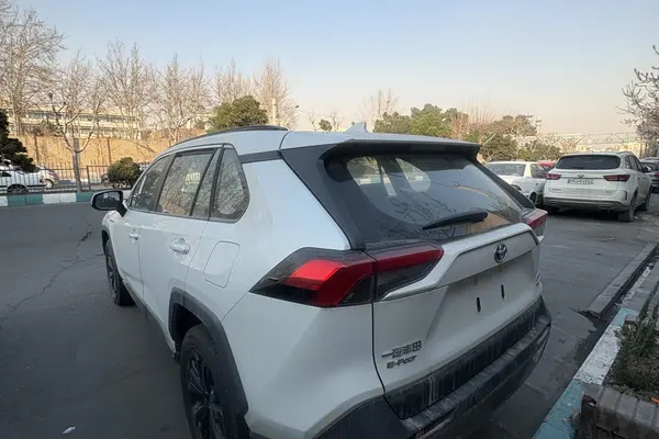 تویوتا، راوفور هیبرید