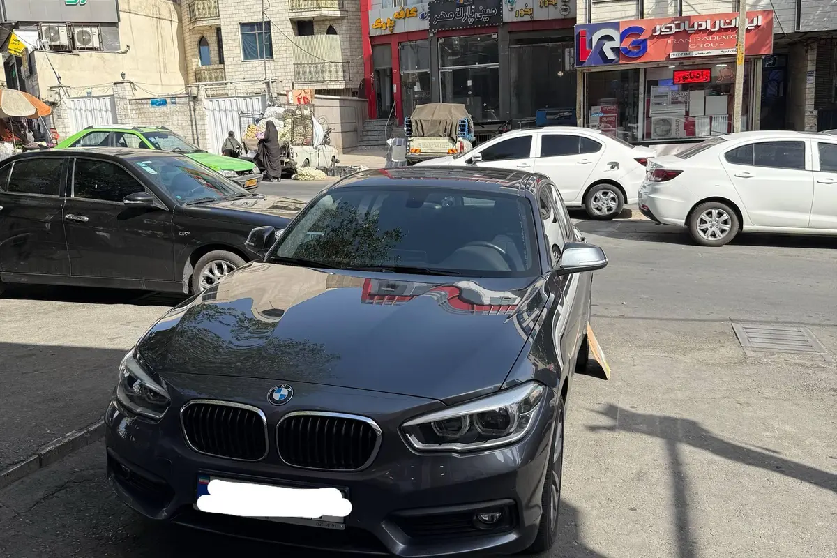 ب ام و،  سری 1 هاچ بک