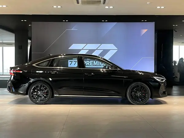 فونیکس، آریزو 8 (Z8)