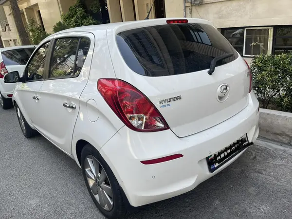 هیوندای  i20