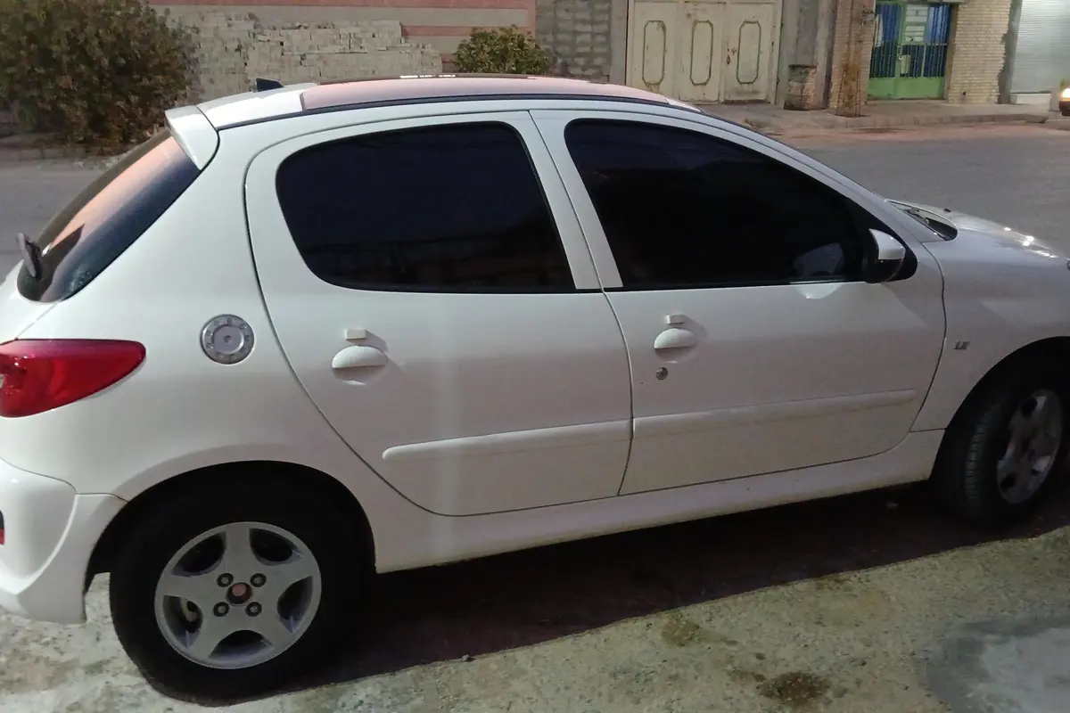 پژو،  207