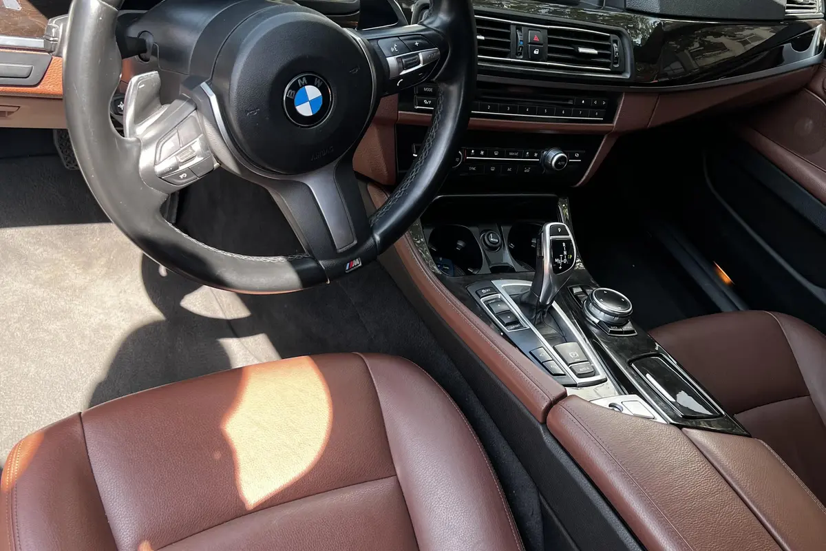 ب ام و،  سری 5 سدان