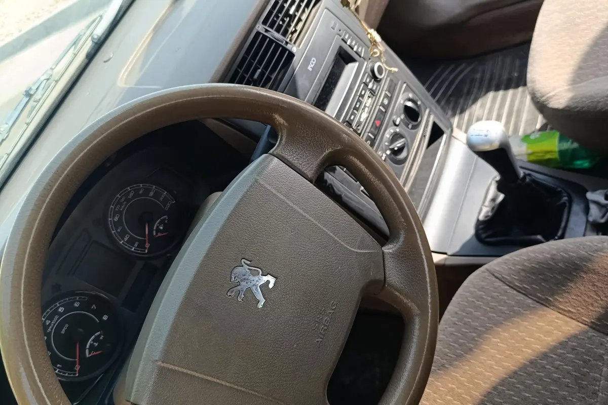 پژو،  405