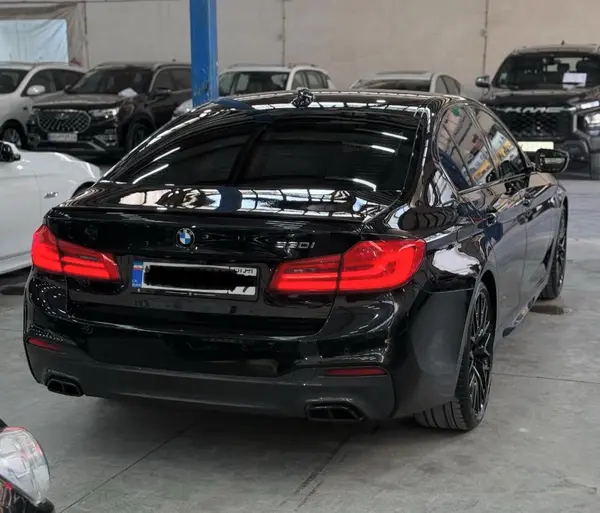 ب ام و، سری 5 سدان