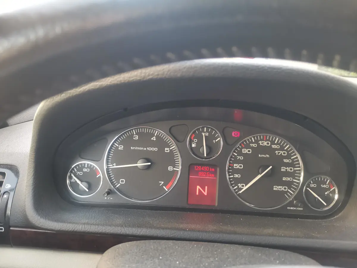 پژو،  407