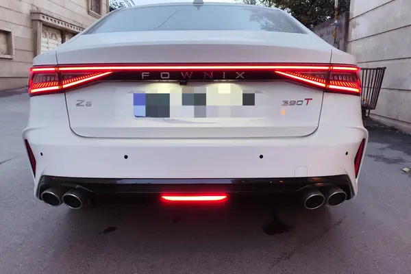 فونیکس، آریزو 8 (Z8)