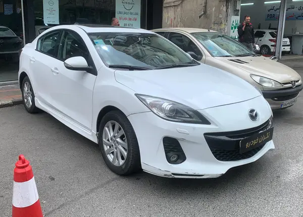 مزدا، 3 نیو صندوق دار