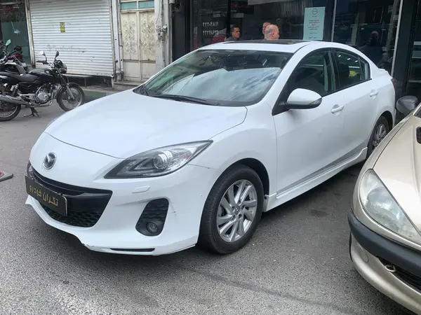 مزدا، 3 نیو صندوق دار