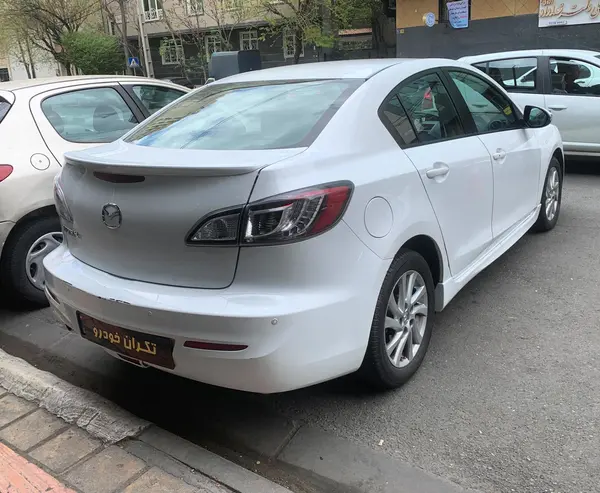 مزدا، 3 نیو صندوق دار