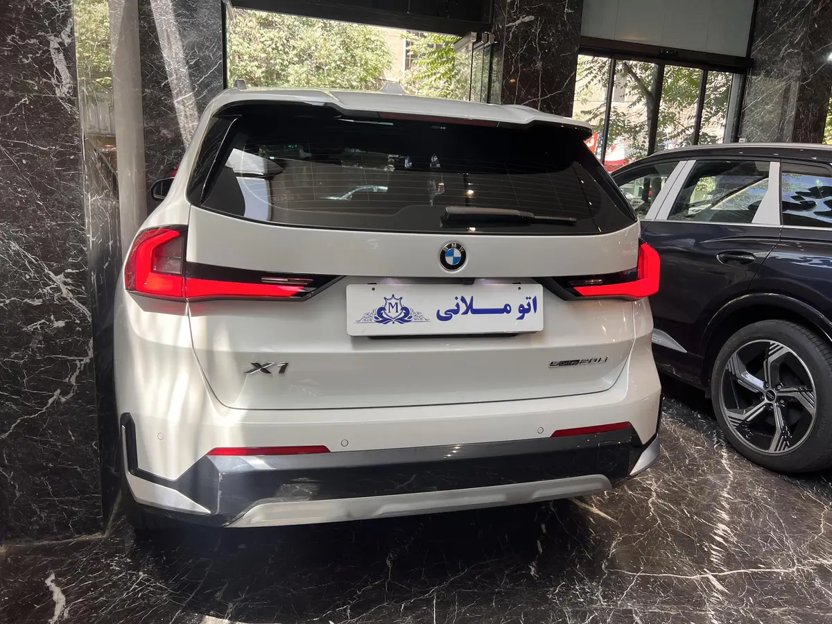 ب ام و،  X1