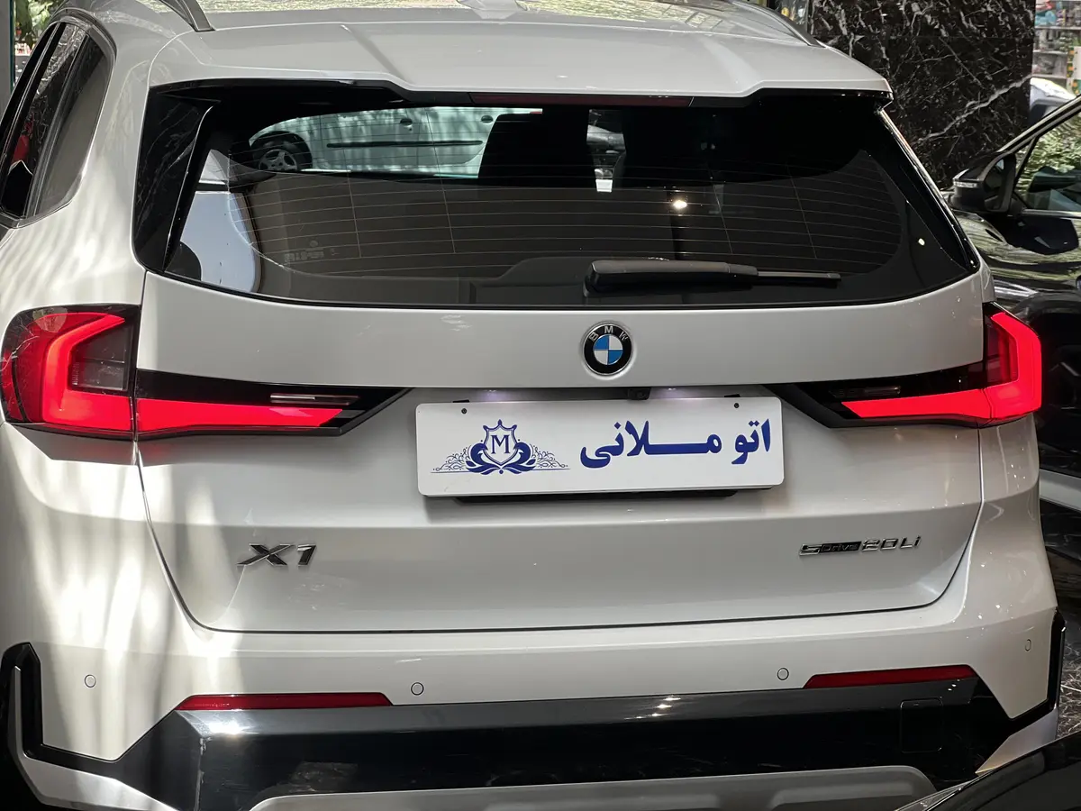 ب ام و،  X1