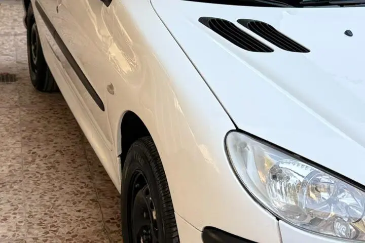 پژو،  206