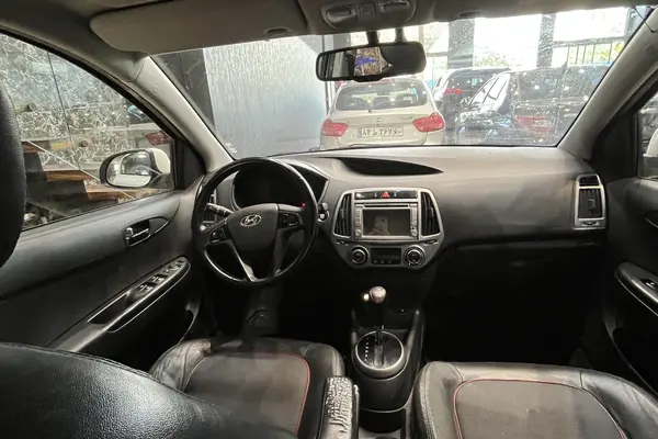 هیوندای  i20