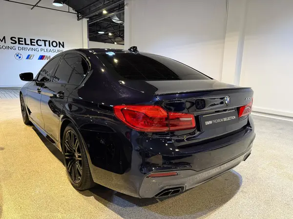 ب ام و، سری 5 سدان