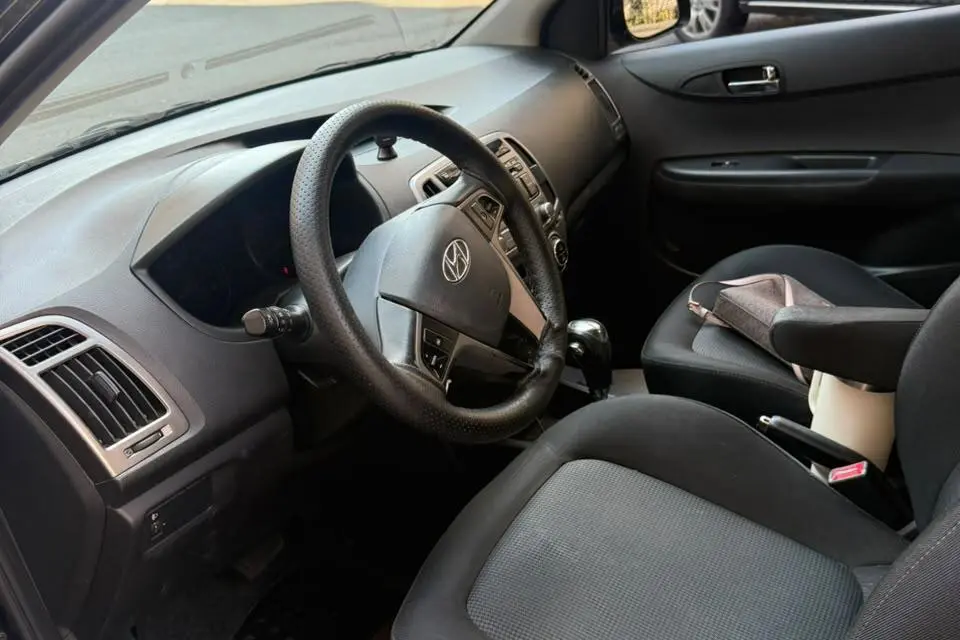 هیوندای،  i20