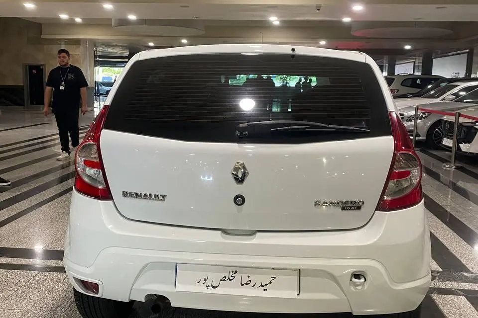 رنو  ساندرو