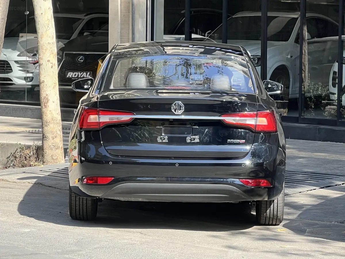 ام جی،  5